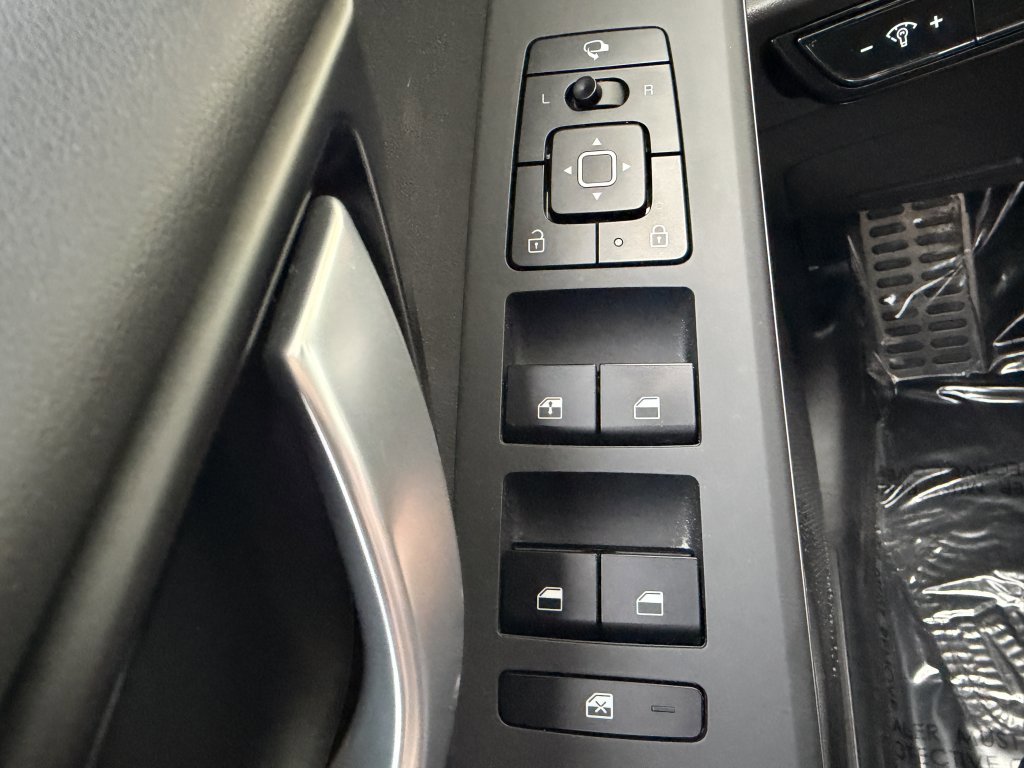 Used 2023 Kia Niro EX Touring image 26