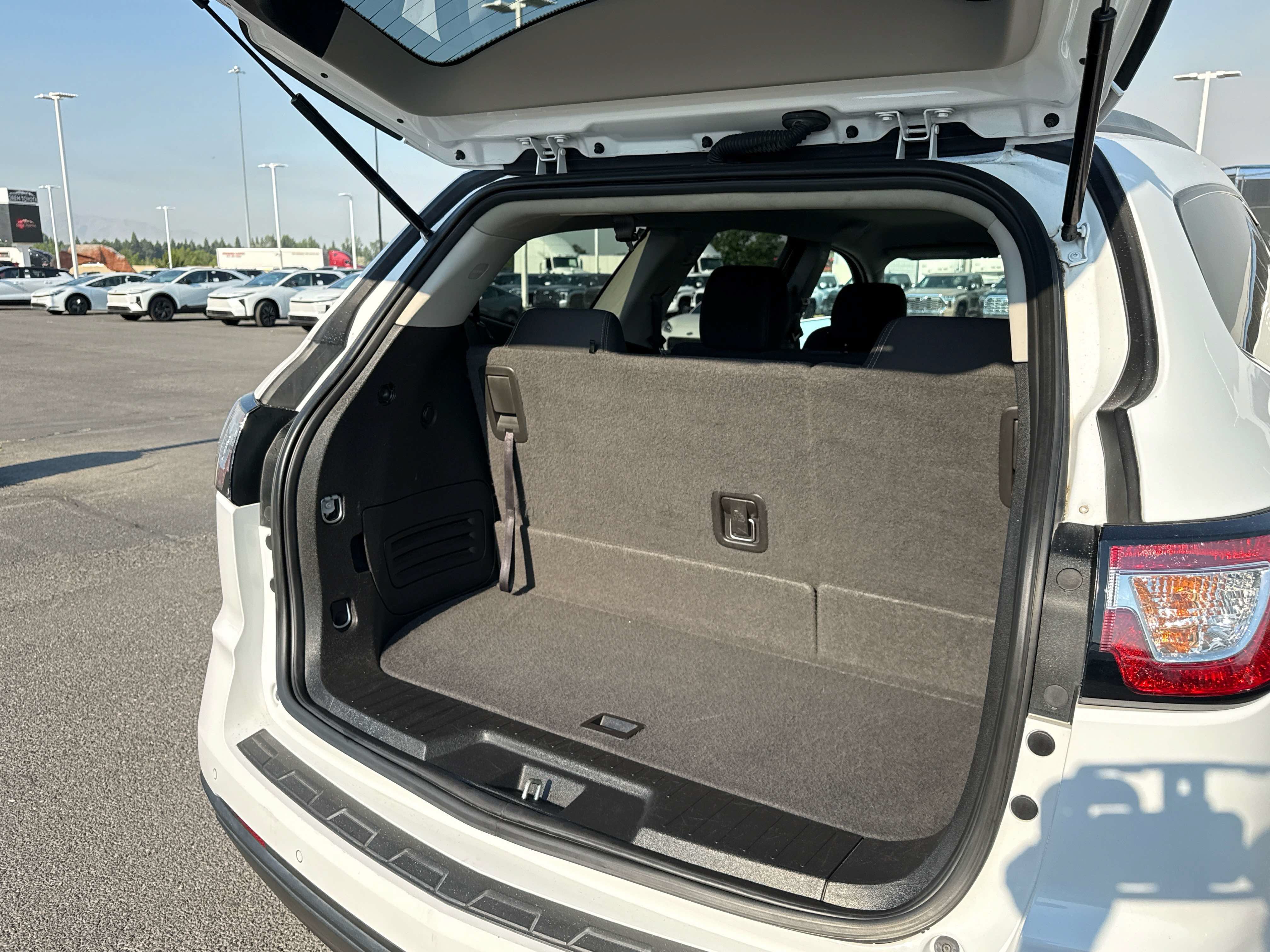 Used 2017 Chevrolet Traverse LT FWD image 16
