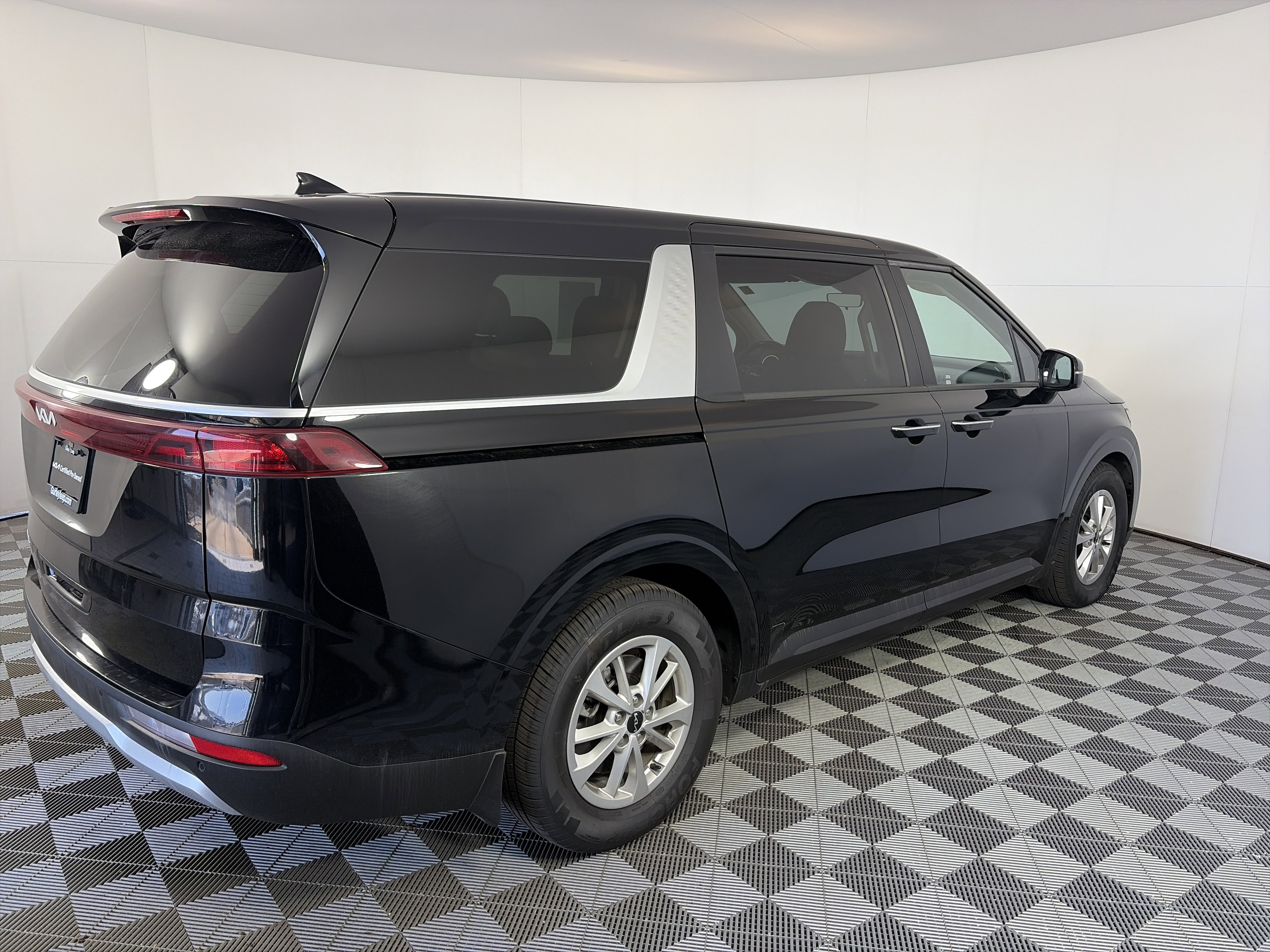 Used 2024 Kia Carnival LX image 16