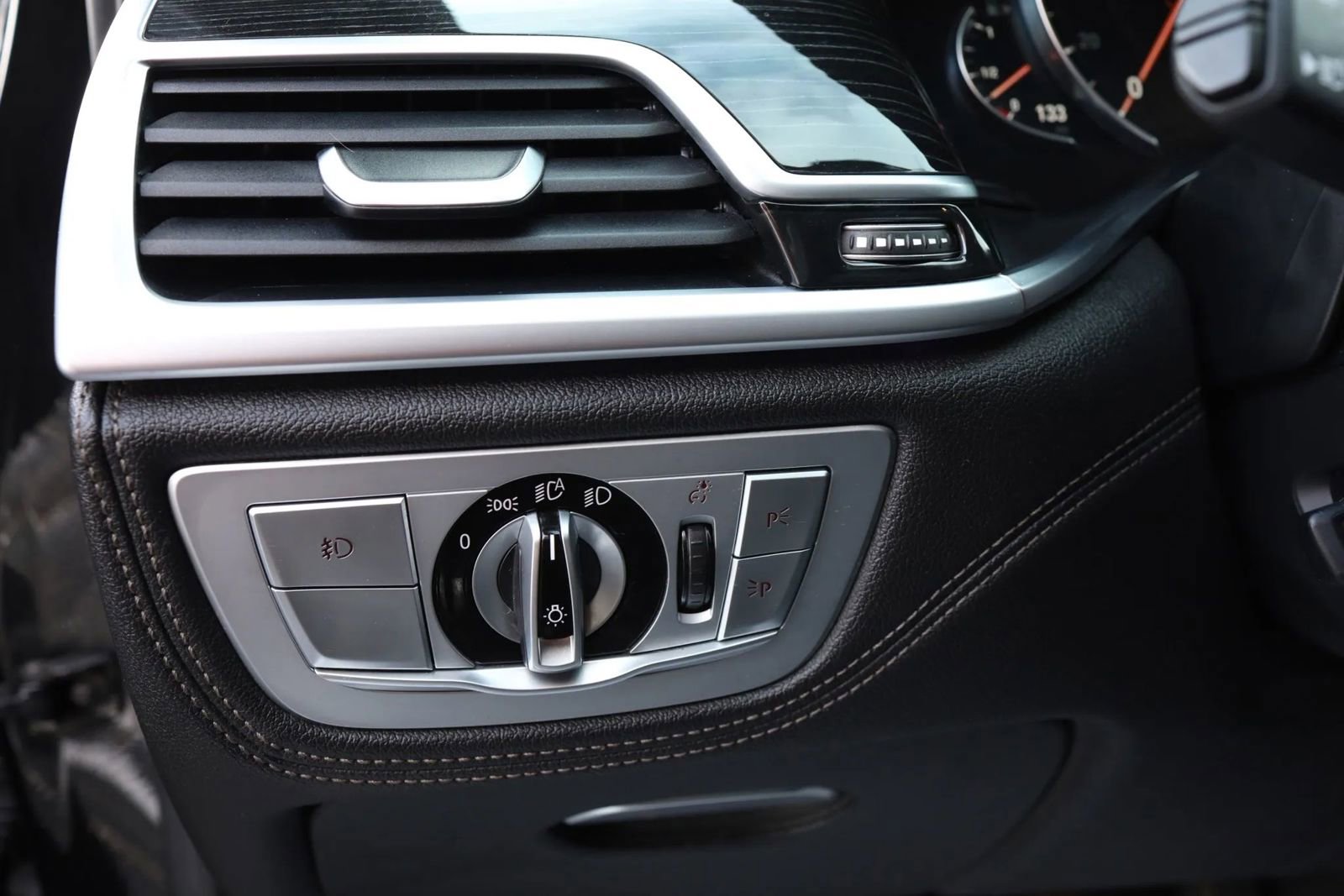 Used 2019 BMW 740i 740i Sedan 4D w/ M Sport Package image 19