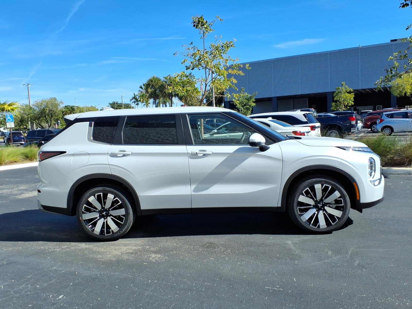 New 2026 Mitsubishi Outlander SE FWD image 6