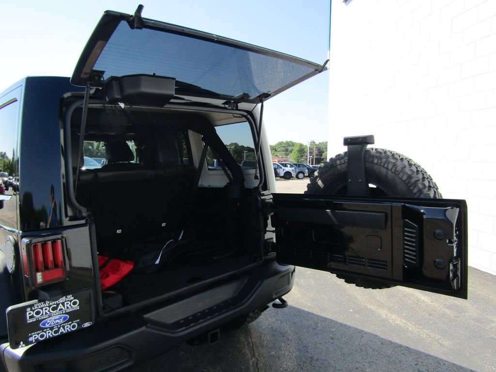 Used 2016 Jeep Wrangler Unlimited Rubicon AWD/4WD image 7