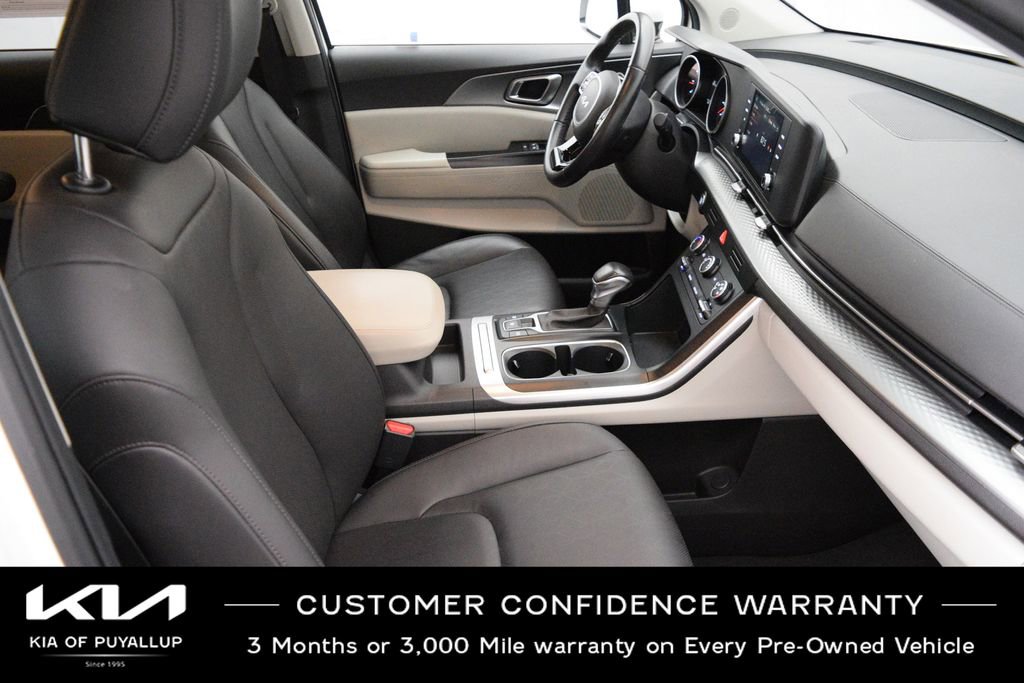 Used 2024 Kia Carnival LX FWD image 16