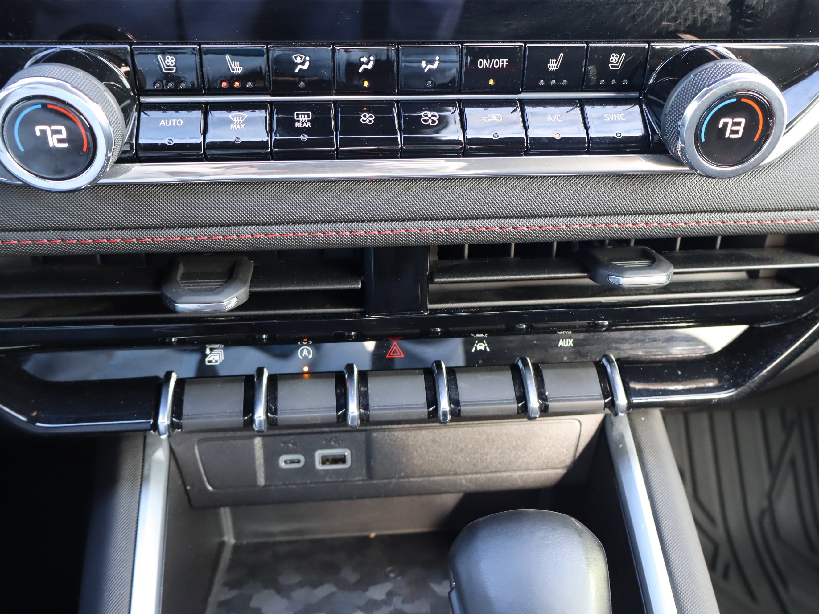 Certified 2025 Chevrolet Colorado Z71 w/ Midnight Edition image 29