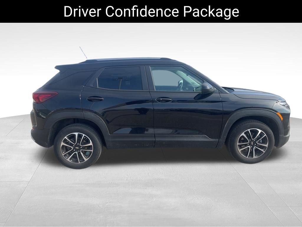 Used 2025 Chevrolet TrailBlazer LT w/ Driver Confidence Package image 9