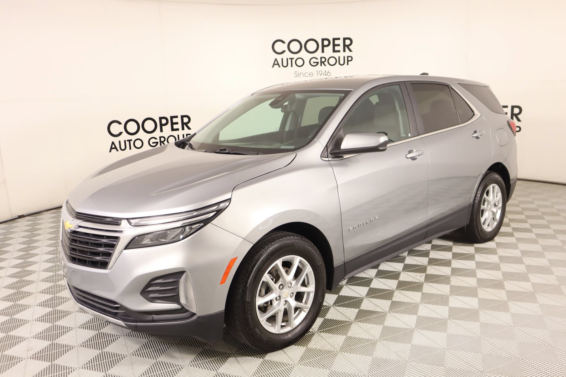 Used 2023 Chevrolet Equinox LT FWD image 9