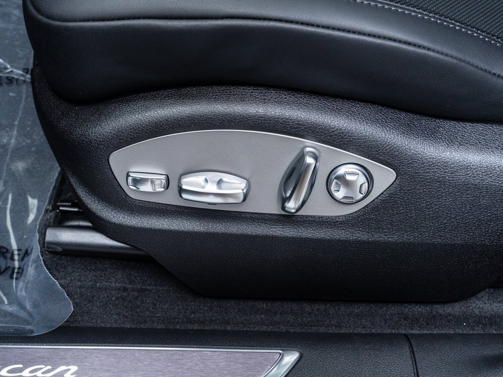 Used 2025 Porsche Macan image 24