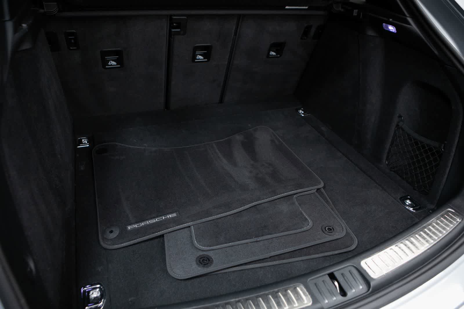 Certified 2024 Porsche Macan AWD/4WD image 38