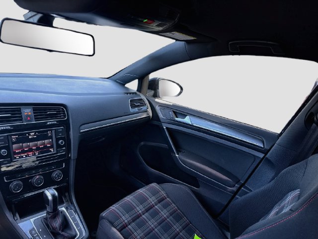 Used 2020 Volkswagen Golf 4-Door FWD image 28