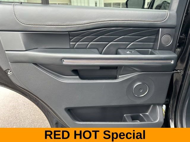 Used 2023 Ford Expedition Platinum AWD/4WD image 32
