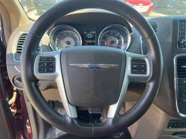 Used 2012 Chrysler Town & Country Touring-L w/ Entertainment Group #2 FWD image 14