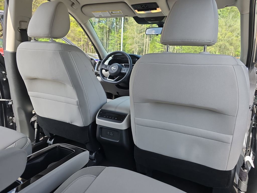 Used 2024 Nissan Pathfinder SV w/ SV Premium Package FWD image 11