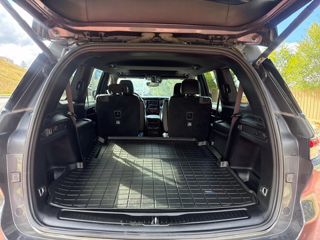 Used 2023 Jeep Grand Cherokee L Laredo AWD/4WD image 8