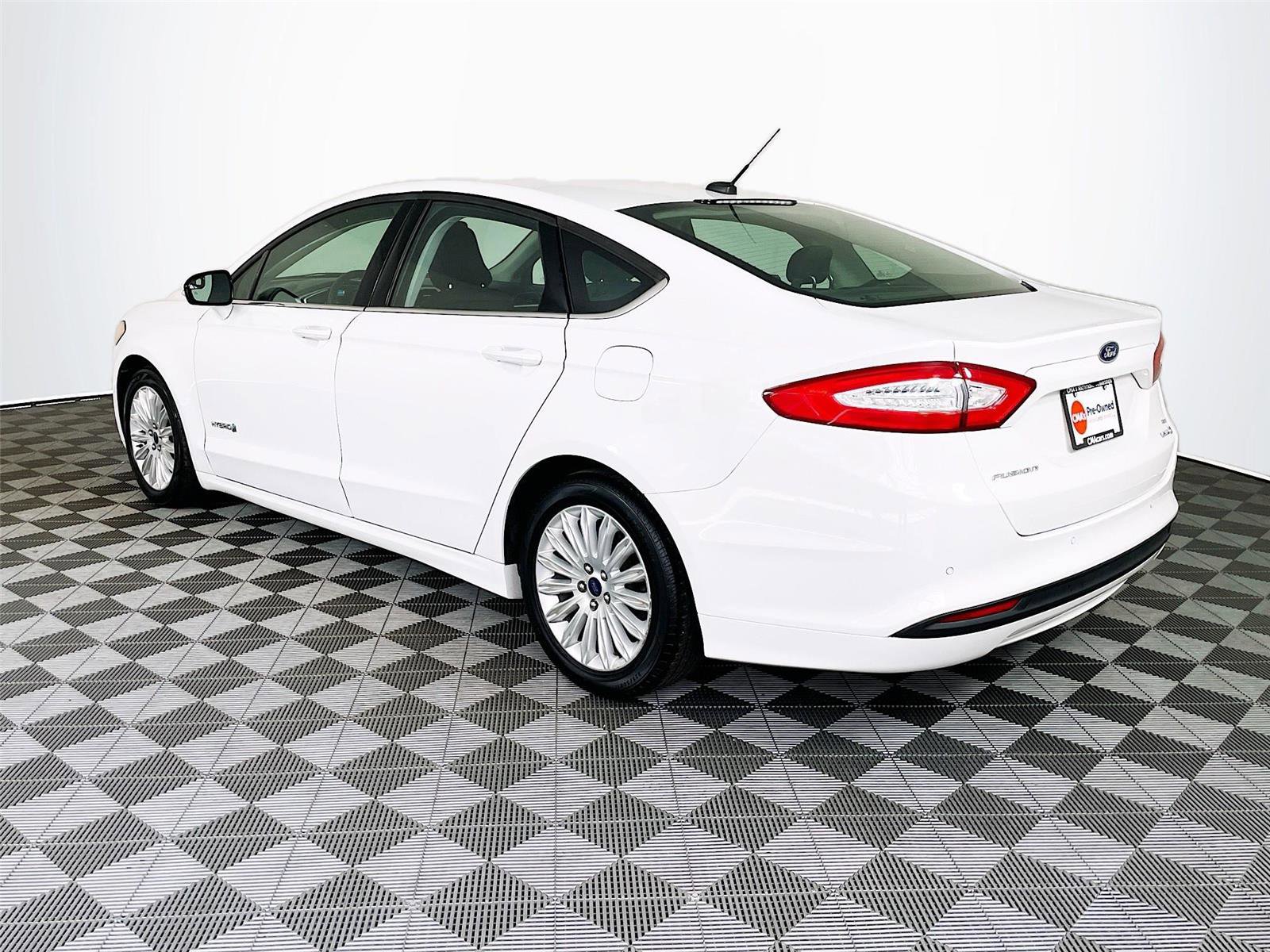Used 2016 Ford Fusion SE image 6