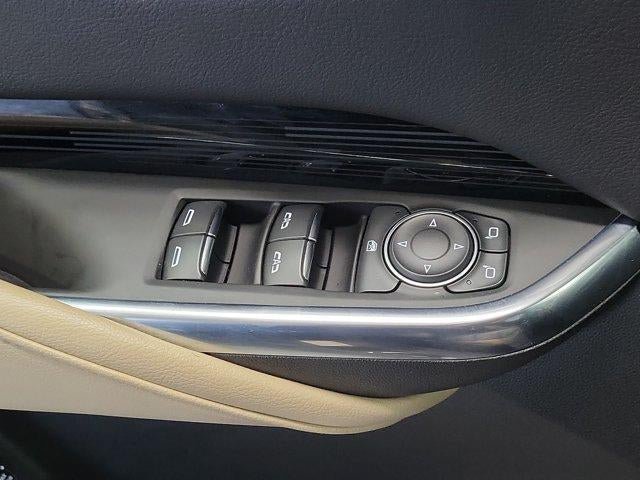 Certified 2024 Cadillac XT4 Luxury w/ Cold Weather Package FWD image 17