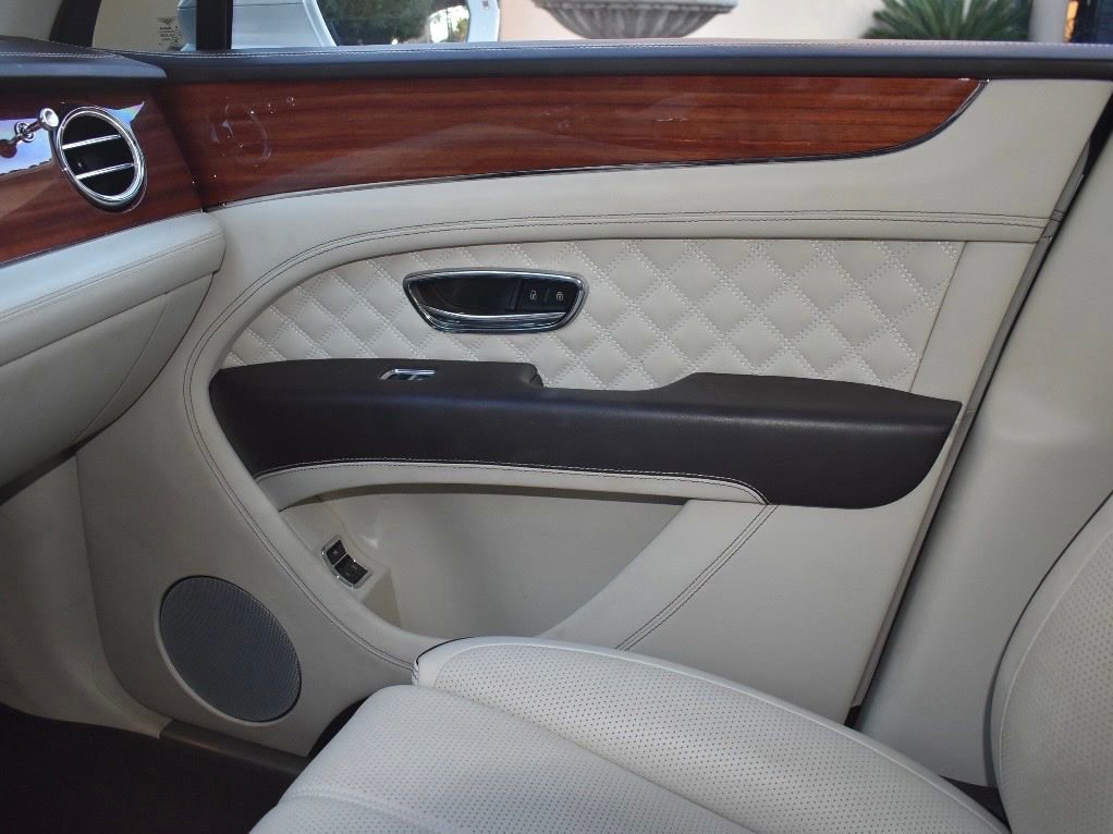 Used 2021 Bentley Bentayga AWD/4WD image 18