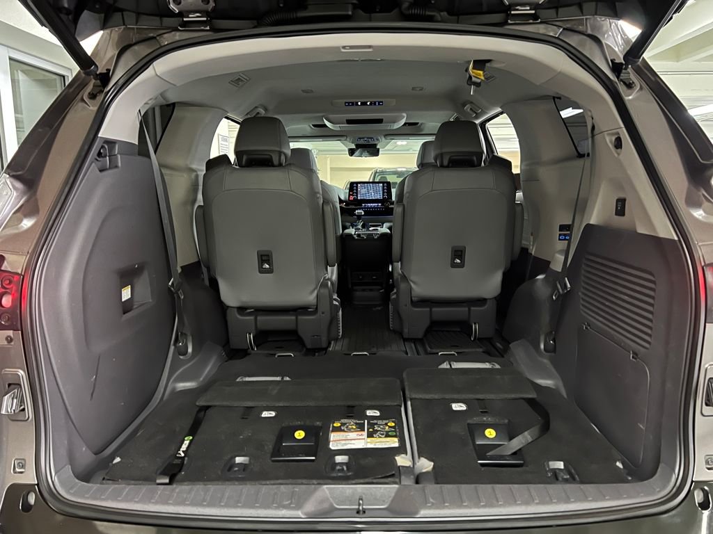 Certified 2021 Toyota Sienna Limited image 50