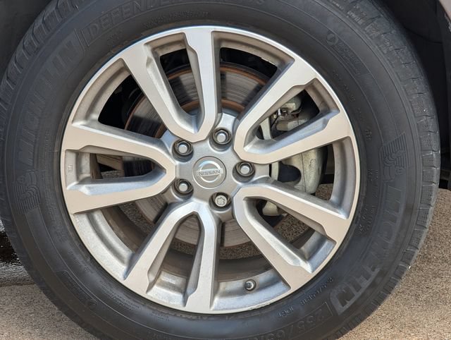 Used 2015 Nissan Pathfinder SL w/ SL Tech Package FWD image 9