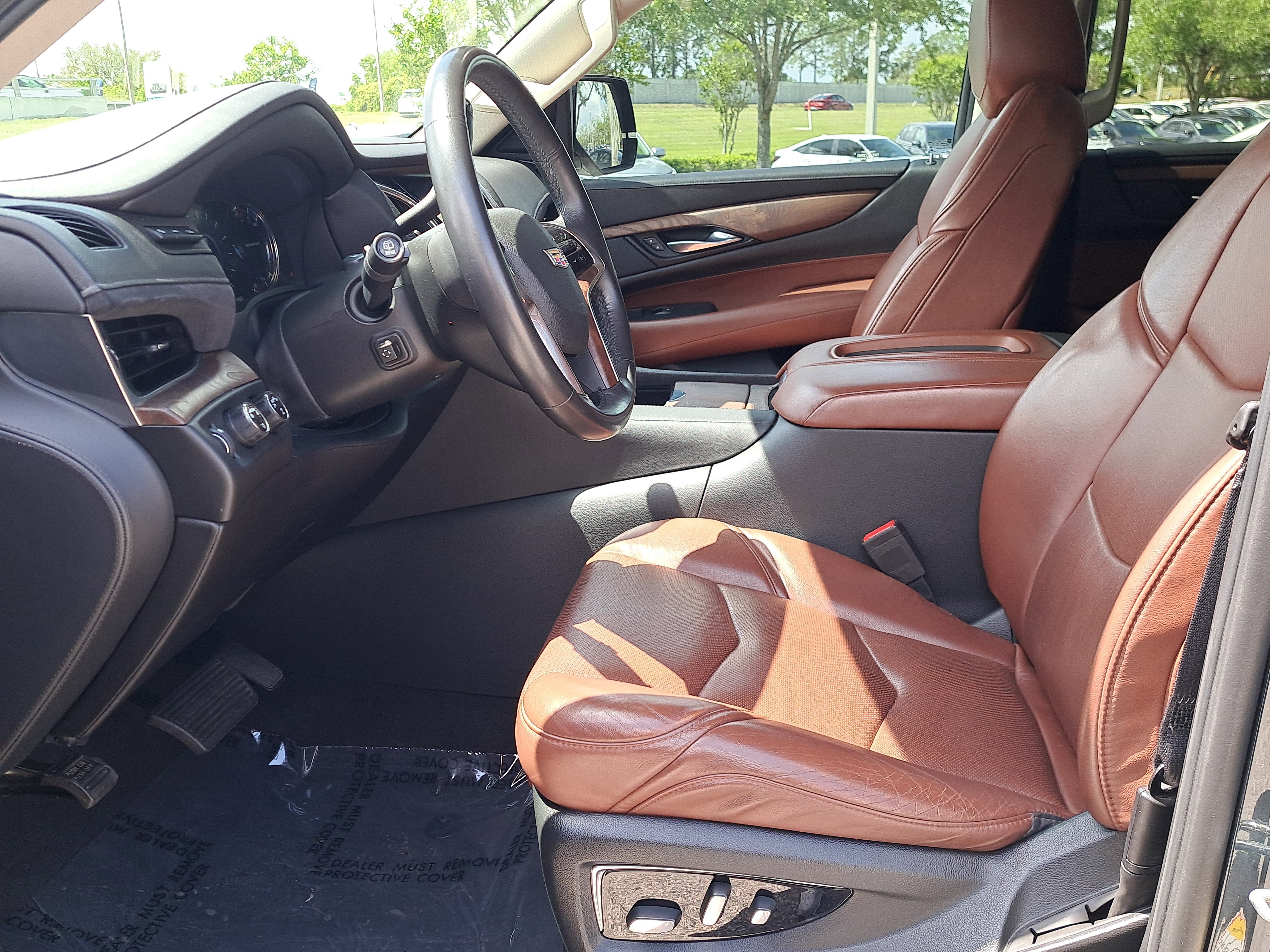 Used 2020 Cadillac Escalade Luxury image 14