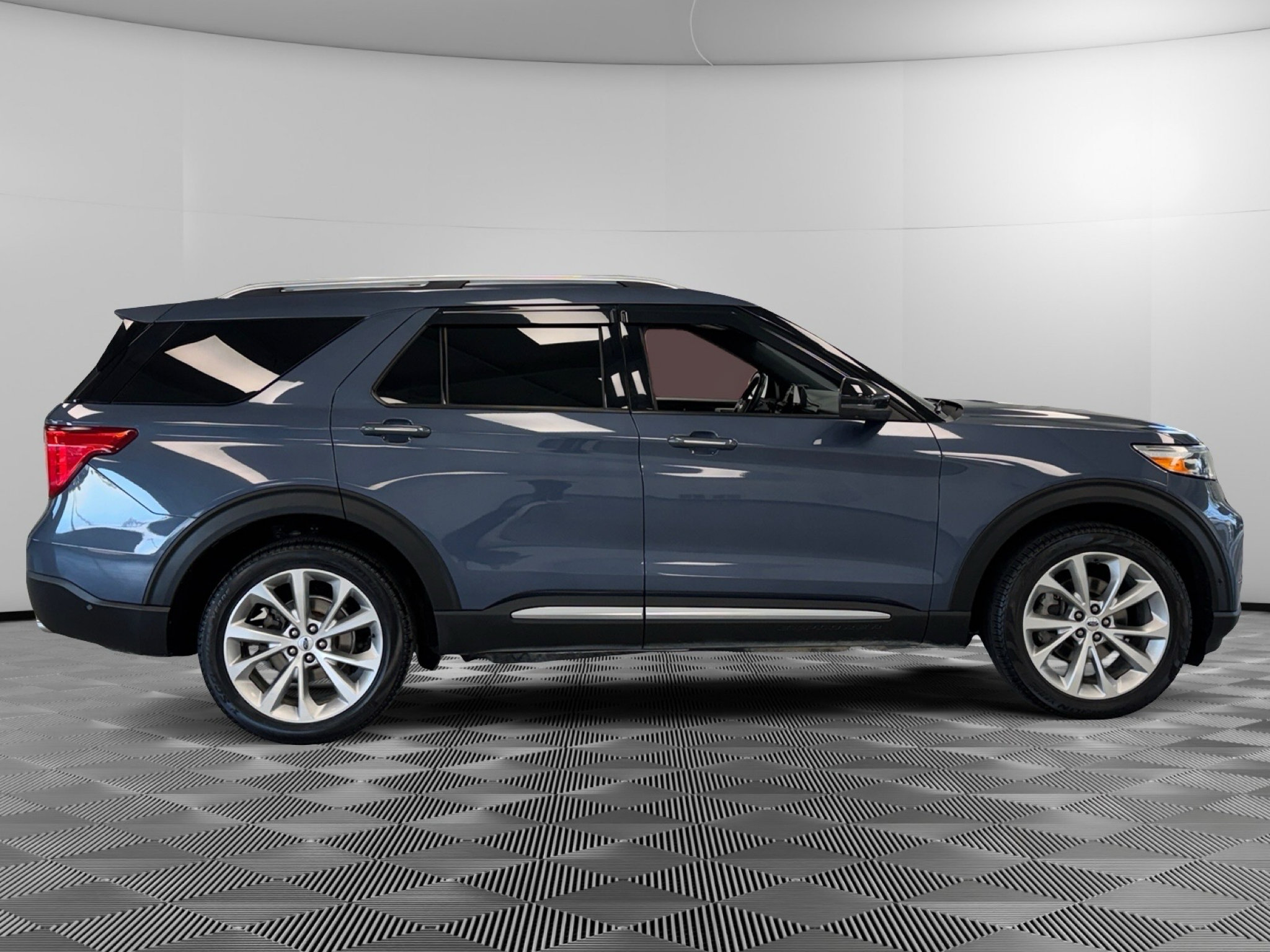 Used 2021 Ford Explorer Platinum w/ Equipment Group 601A AWD/4WD image 9