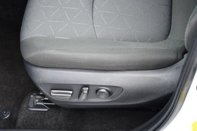 Used 2025 Toyota RAV4 XLE AWD/4WD image 31