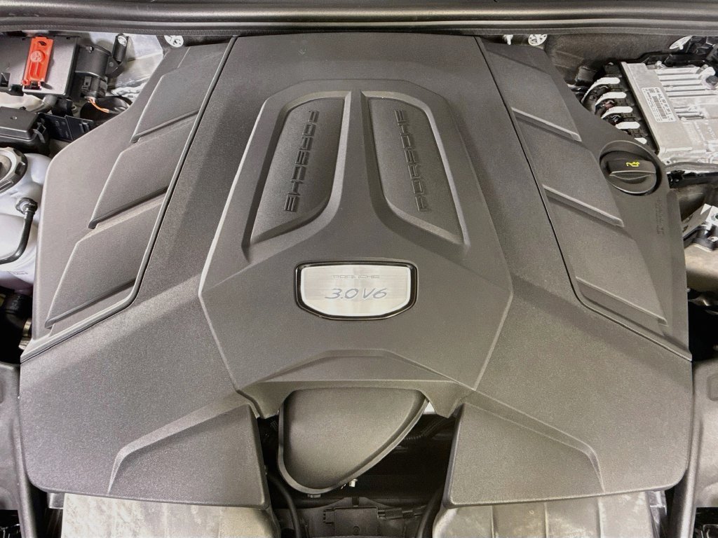 Certified 2023 Porsche Cayenne AWD/4WD image 29