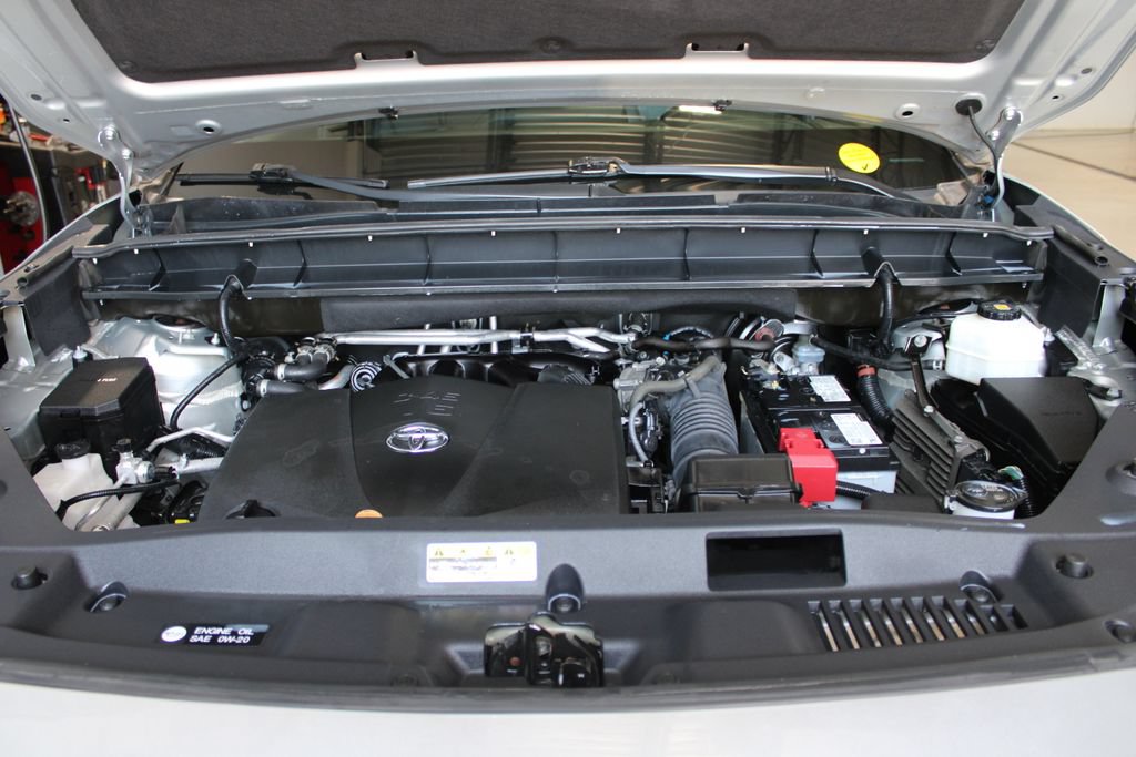 Used 2021 Toyota Highlander Limited AWD/4WD image 10