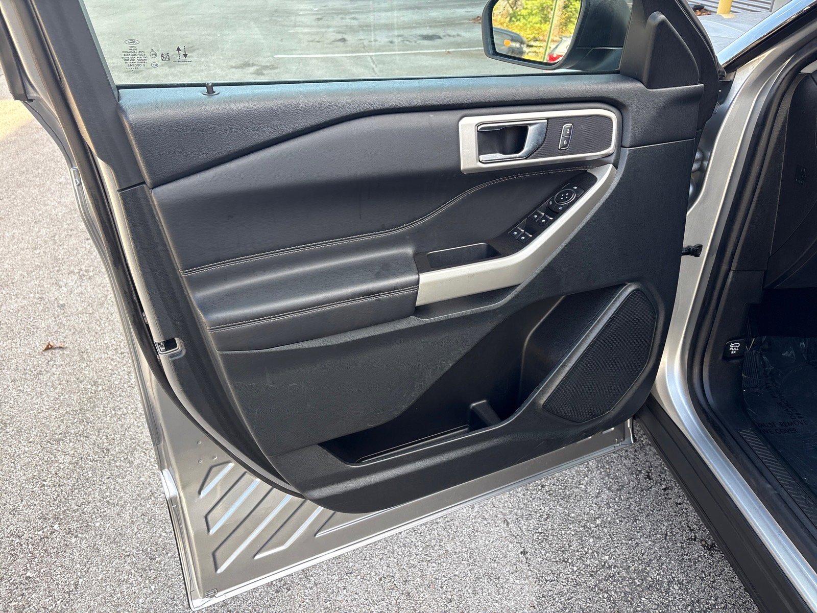 Used 2022 Ford Explorer XLT w/ Equipment Group 202A image 12