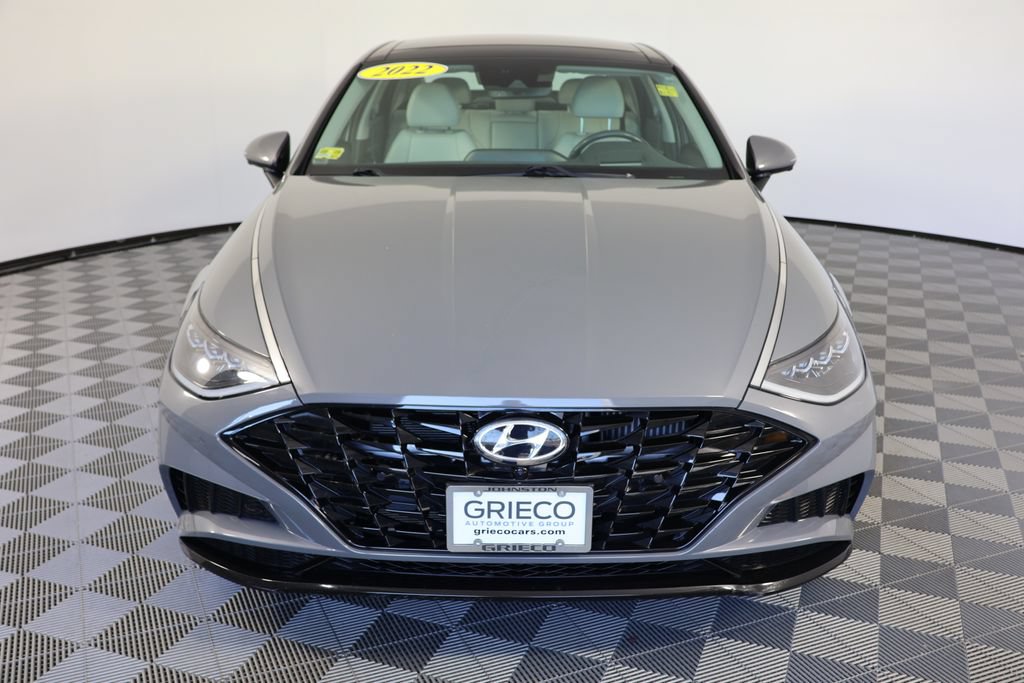 Used 2022 Hyundai Sonata Limited w/ Preferred Accessory Package FWD image 3