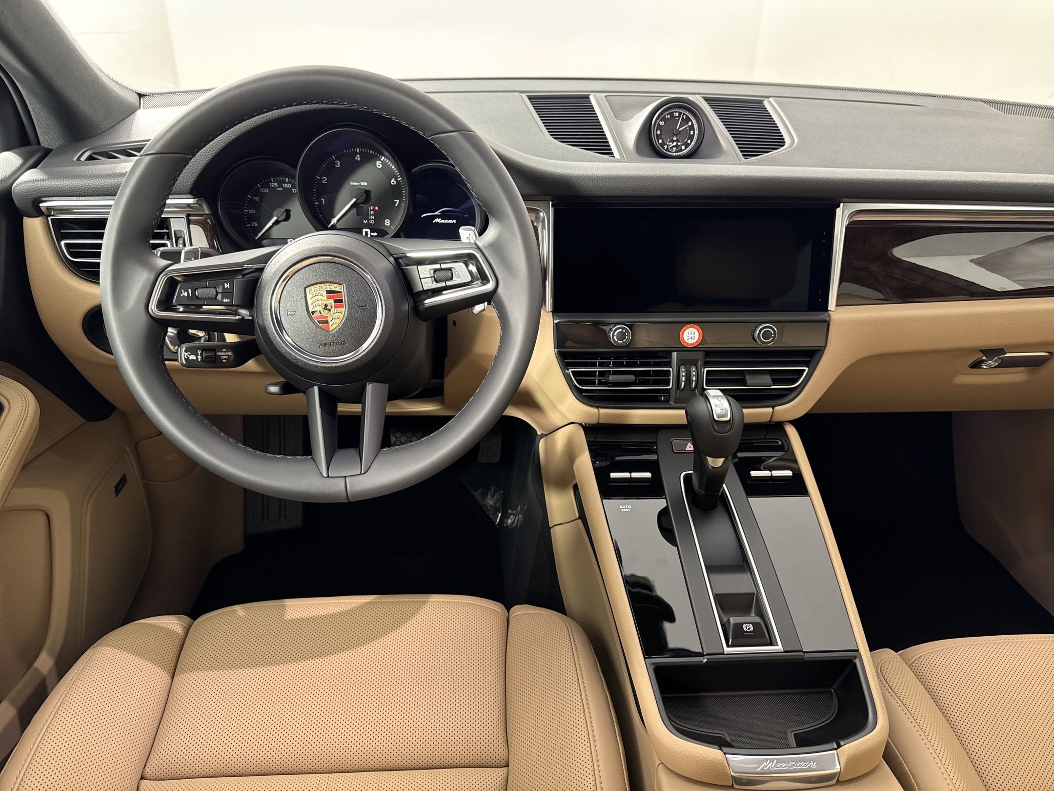 Certified 2025 Porsche Macan image 26