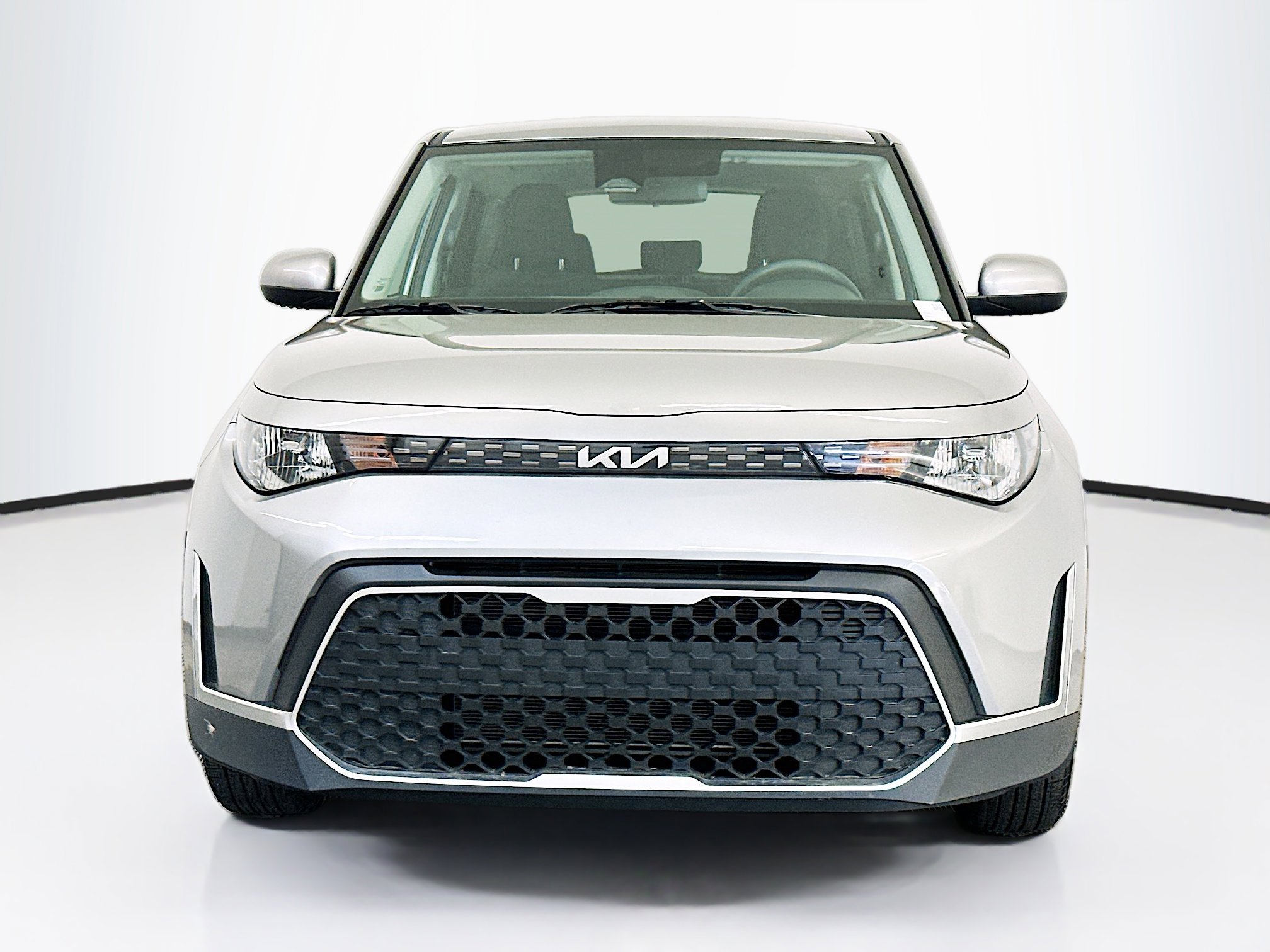 Used 2025 Kia Soul LX w/ LX Technology Package image 2