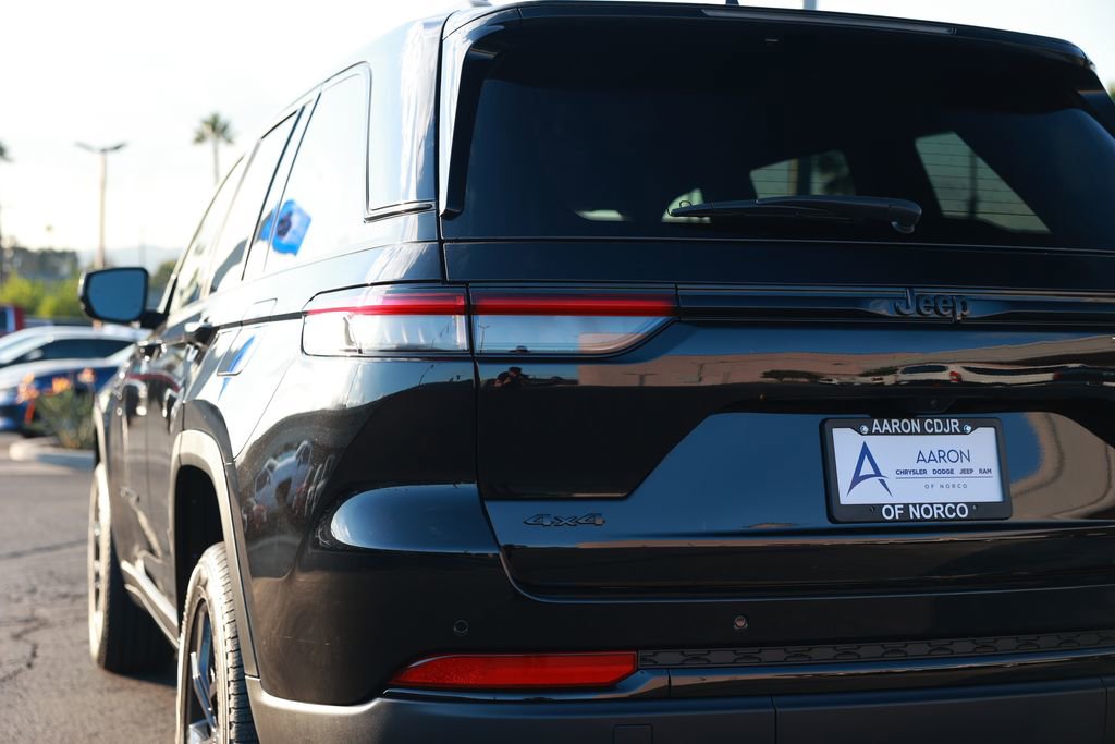 New 2025 Jeep Grand Cherokee Limited image 9