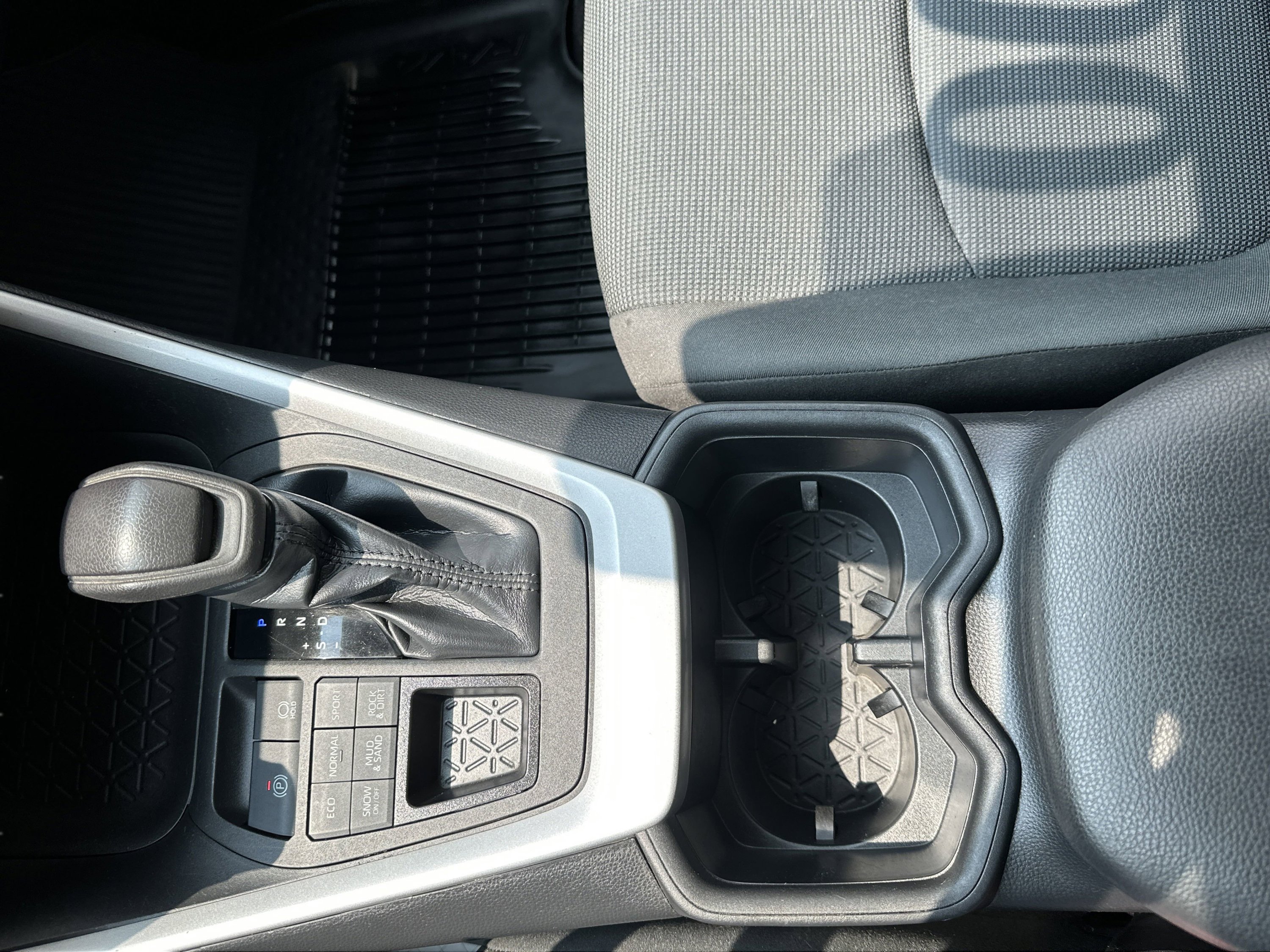 Used 2023 Toyota RAV4 LE image 19