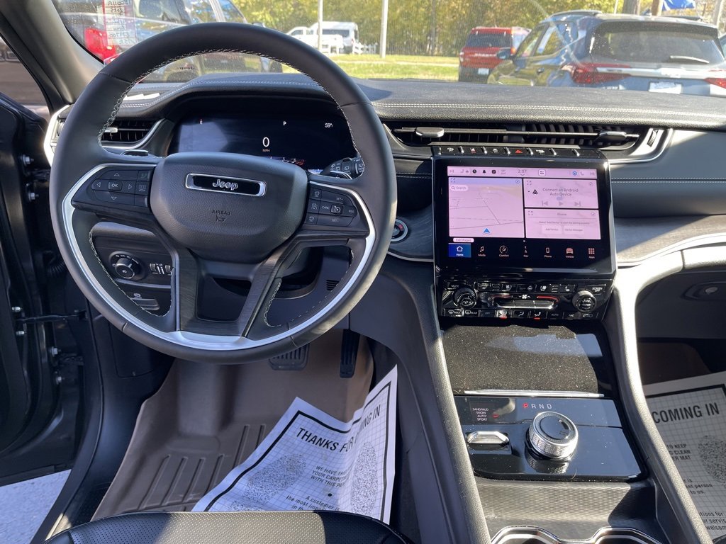 Used 2025 Jeep Grand Cherokee Limited w/ Luxury Tech Group II image 14