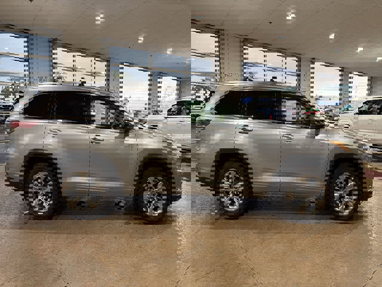 Used 2015 Toyota Highlander Limited image 3