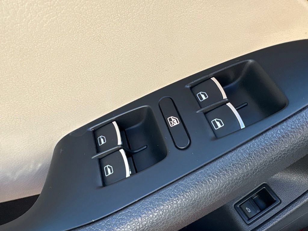 Used 2013 Volkswagen Jetta SE FWD image 12