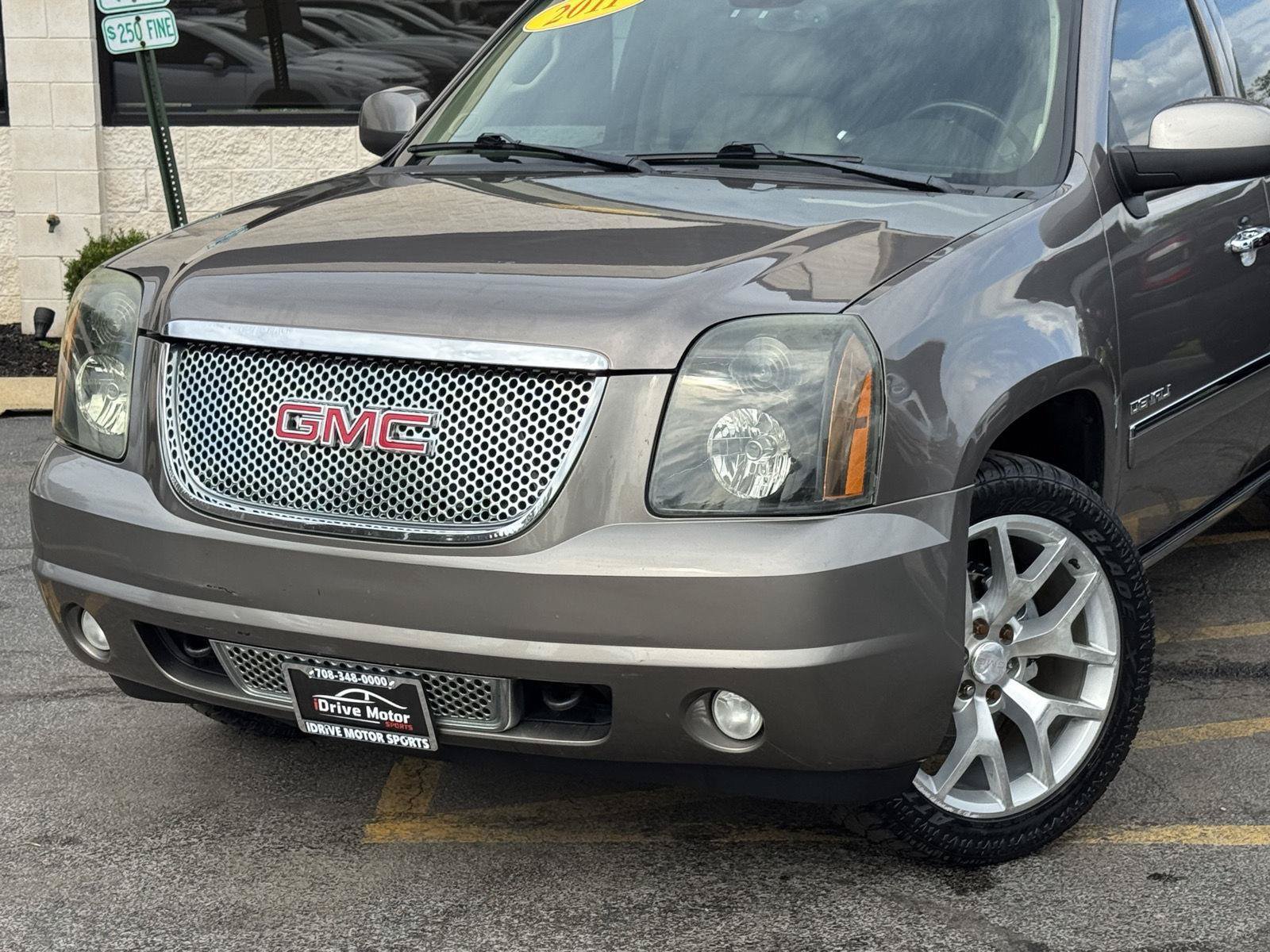 Used 2011 GMC Yukon XL Denali AWD/4WD image 5