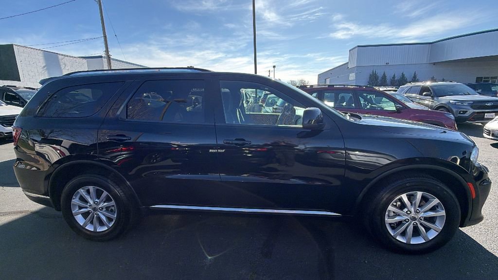 Used 2023 Dodge Durango SXT image 3