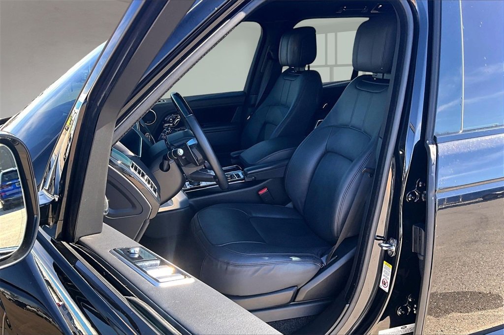 Used 2021 Land Rover Range Rover P525 Westminster Edition image 26