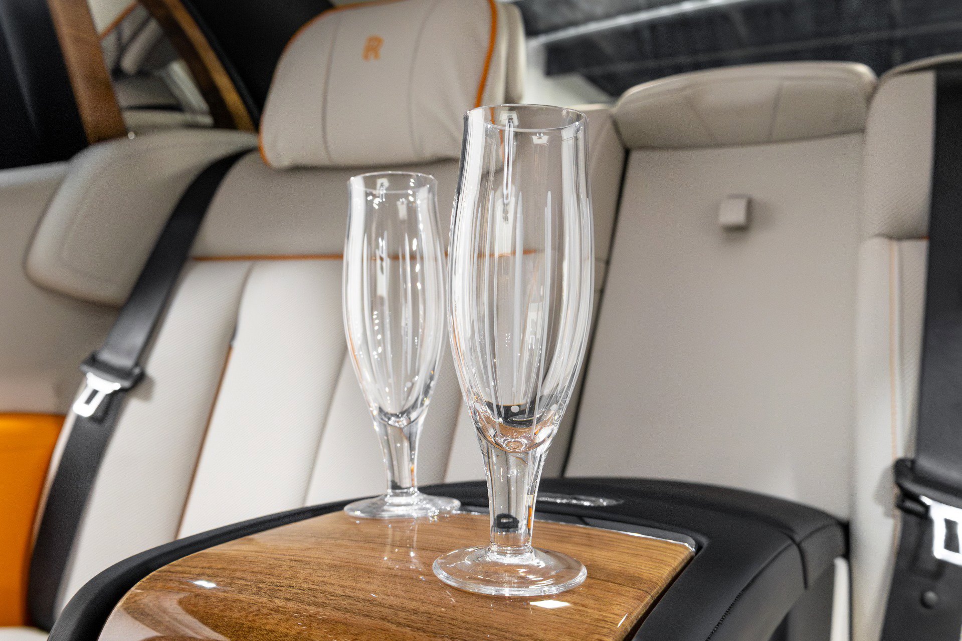 Used 2019 Rolls-Royce Phantom Sedan image 39