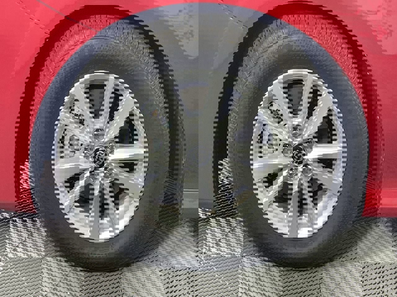 Used 2025 Toyota Camry LE image 10