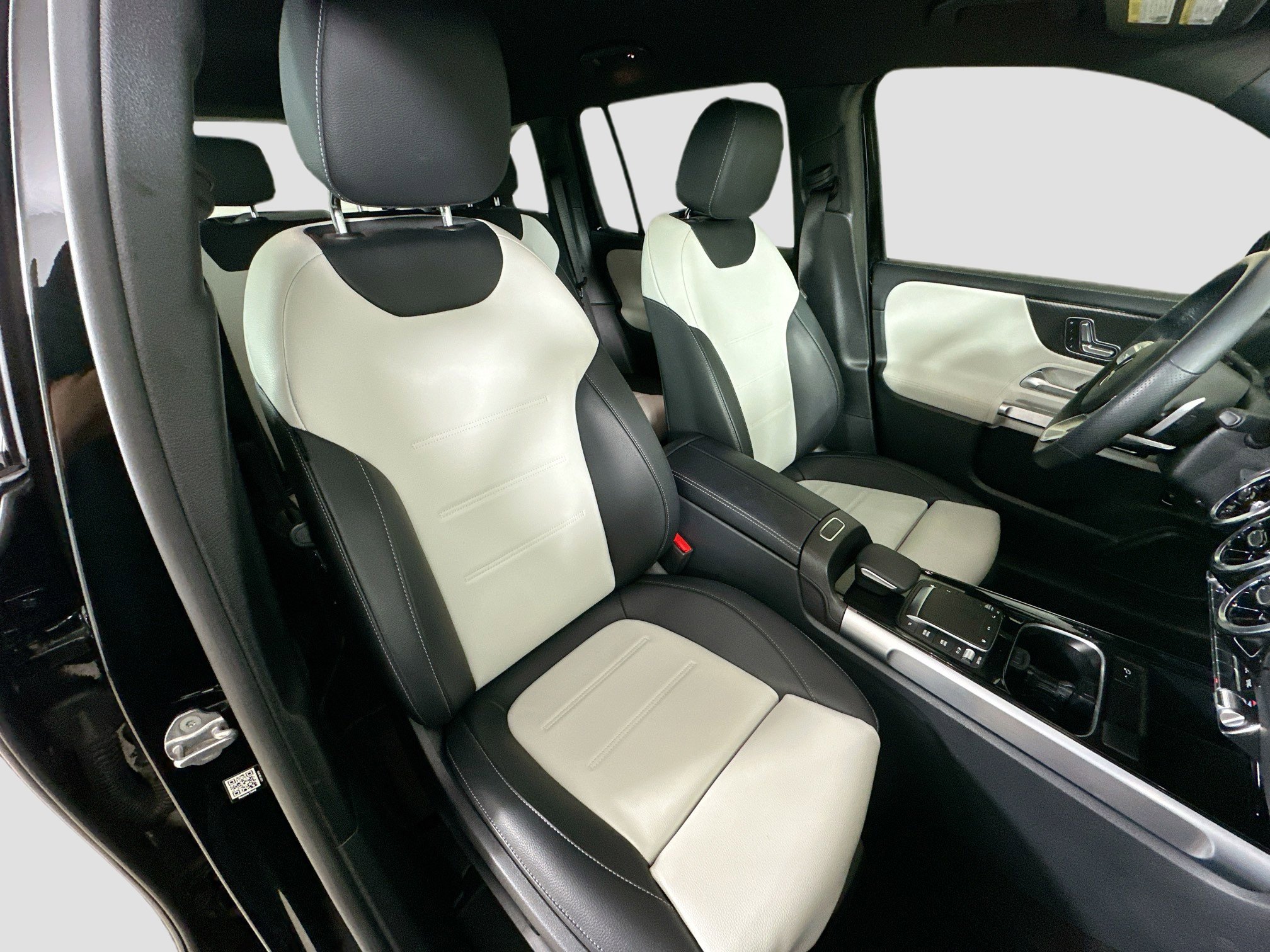 Certified 2023 Mercedes-Benz GLB 250 4MATIC image 31