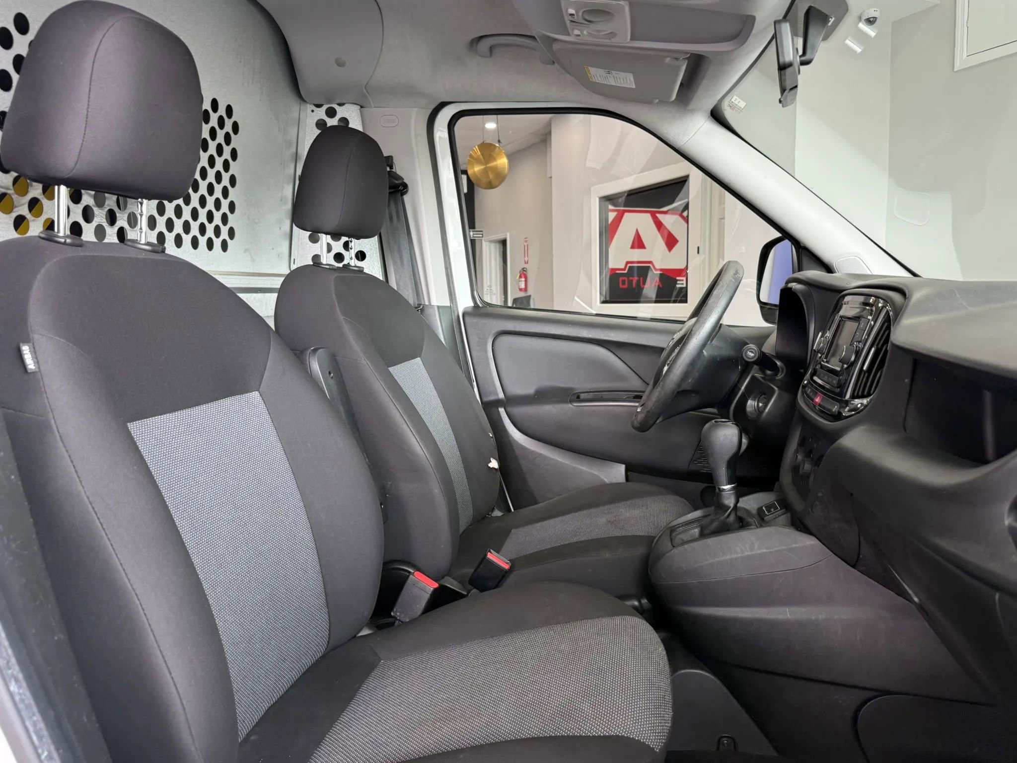 Used 2019 RAM ProMaster City Tradesman FWD image 17