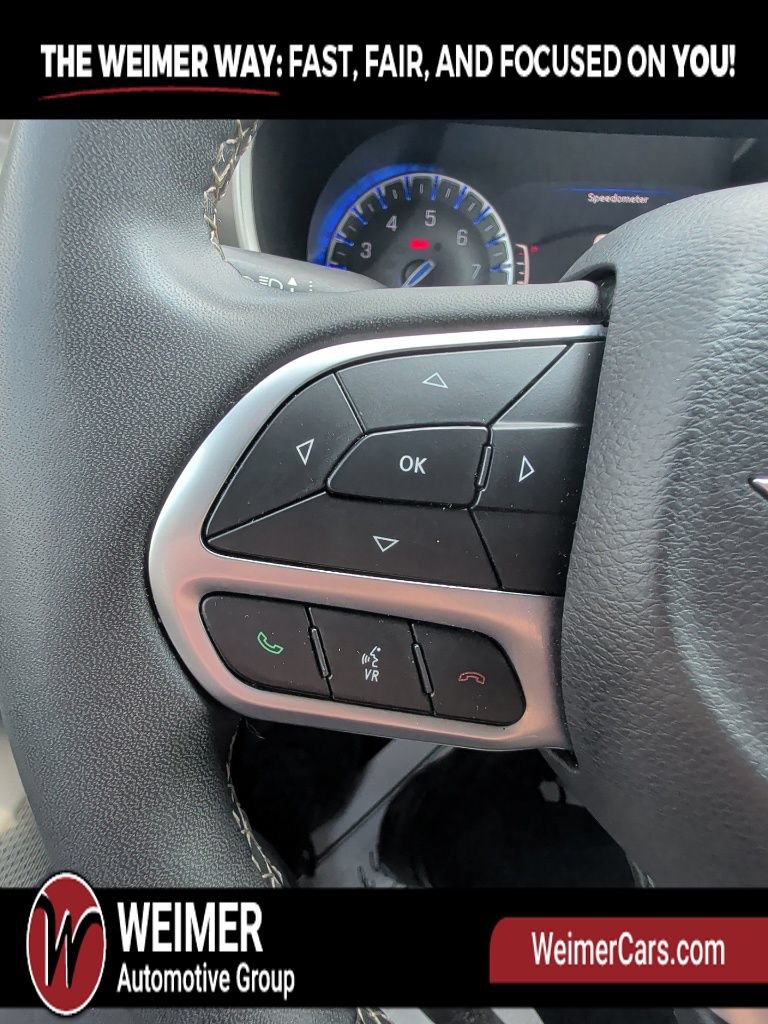 Used 2024 Chrysler Pacifica Touring-L FWD image 33