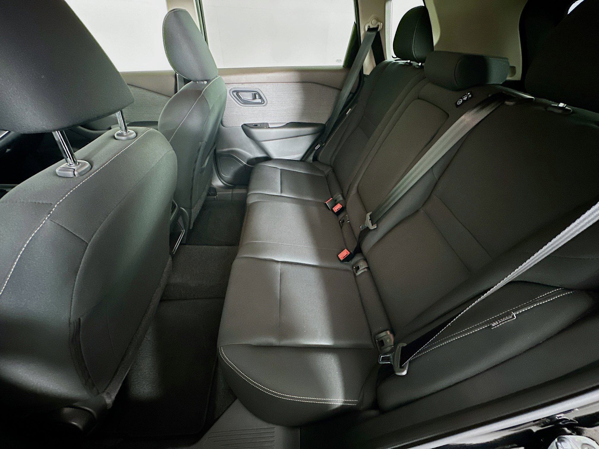 Used 2023 Nissan Rogue S AWD/4WD image 27