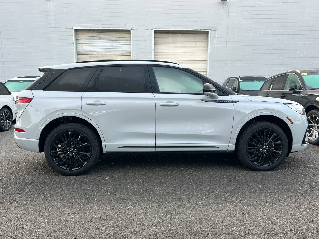 New 2026 Lincoln Corsair Reserve w/ Jet Appearance Package image 3