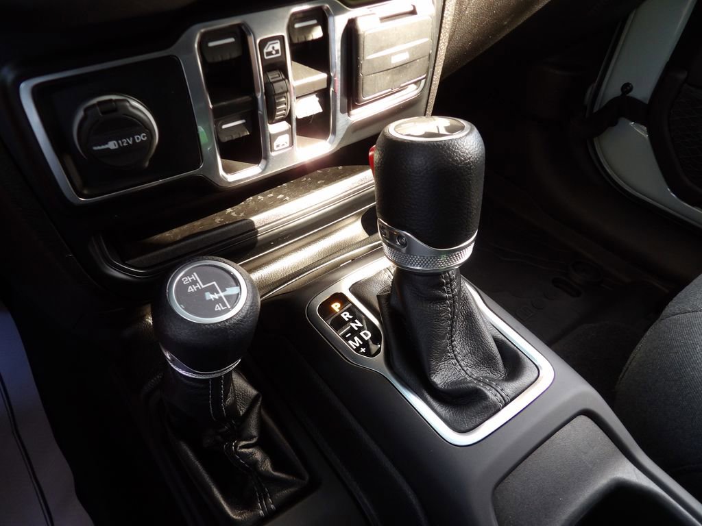 Used 2024 Jeep Wrangler Sahara w/ Technology Group AWD/4WD image 20