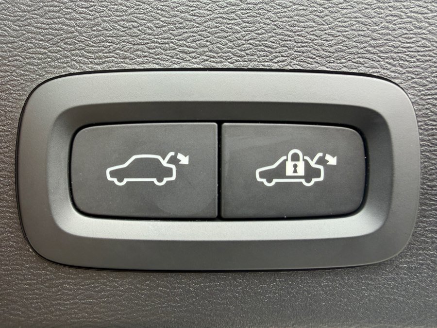 Used 2023 Volvo XC40 Recharge Plus AWD/4WD image 47