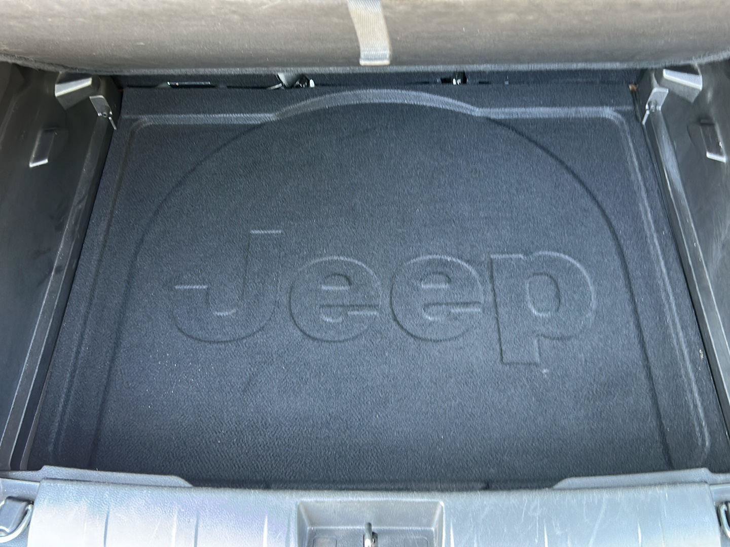 Used 2018 Jeep Renegade Altitude FWD image 11