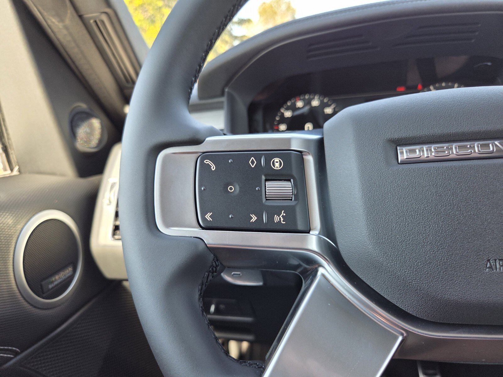 Used 2026 Land Rover Discovery Limited Edition image 15